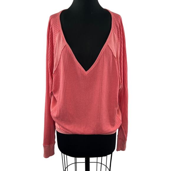 FREE PEOPLE WE THE FREE Pink Coraline V-Neckline Oversized Fit Thermal Top Sz S - Picture 2 of 8